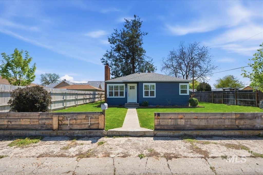 211 W. Dewey Ave., Nampa, ID 83686