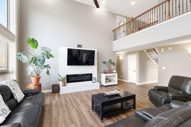 2109 AUGUST BRIGGS DR, Columbia, MO 65201