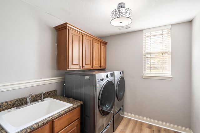 2109 AUGUST BRIGGS DR, Columbia, MO 65201