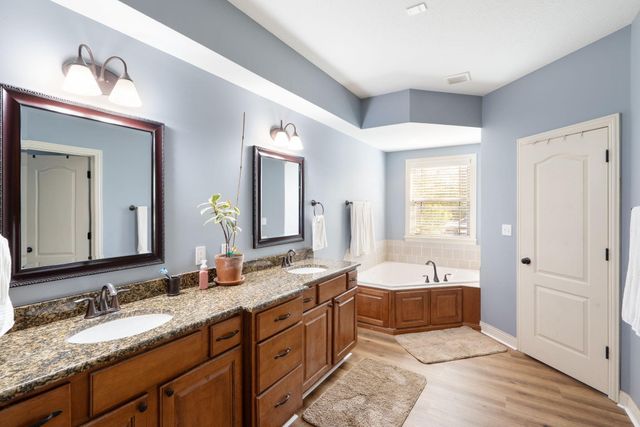 2109 AUGUST BRIGGS DR, Columbia, MO 65201