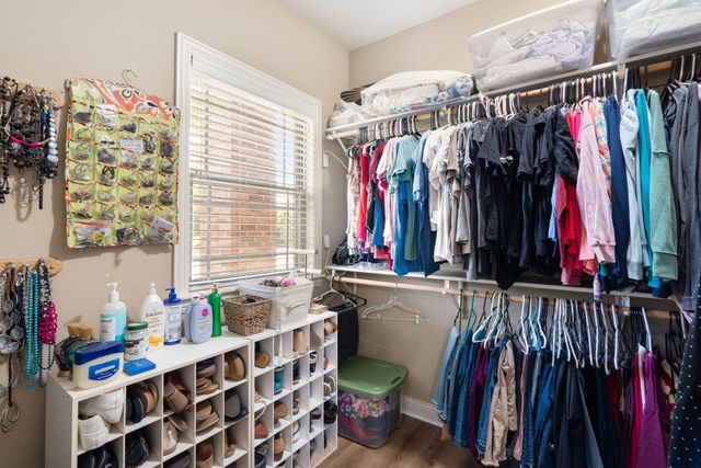 2109 AUGUST BRIGGS DR, Columbia, MO 65201