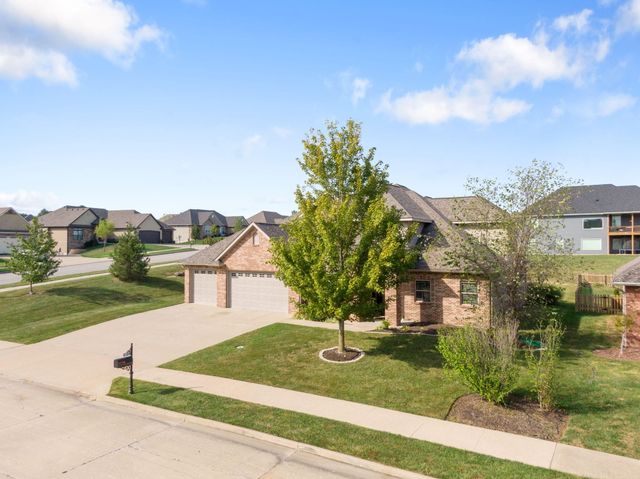 2109 AUGUST BRIGGS DR, Columbia, MO 65201