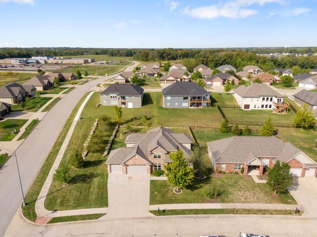 2109 AUGUST BRIGGS DR, Columbia, MO 65201
