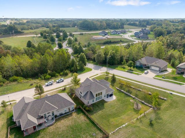 2109 AUGUST BRIGGS DR, Columbia, MO 65201