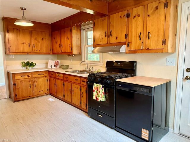 4 Montgomery ST, Portsmouth, VA 23707