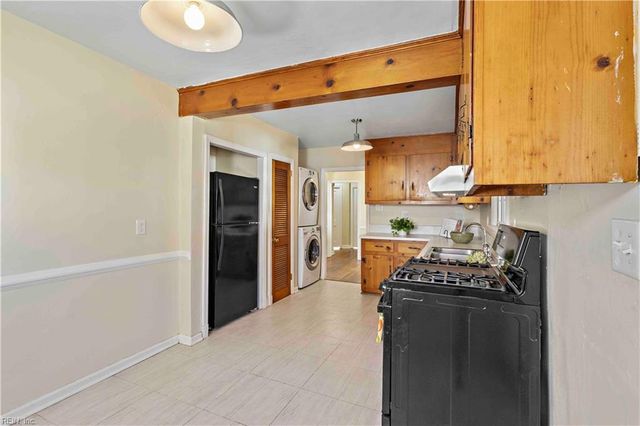 4 Montgomery ST, Portsmouth, VA 23707