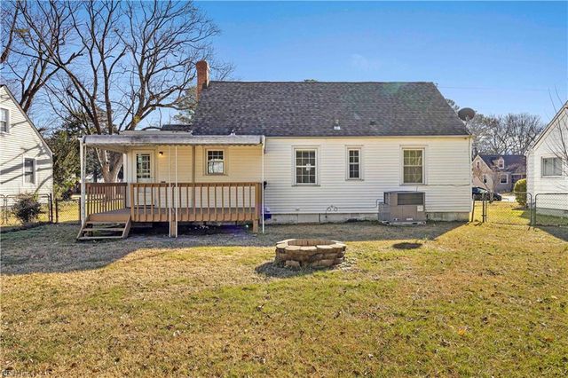 4 Montgomery ST, Portsmouth, VA 23707