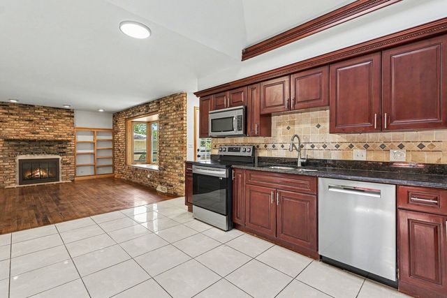 6351 W 124th Place, Palos Heights, IL 60463