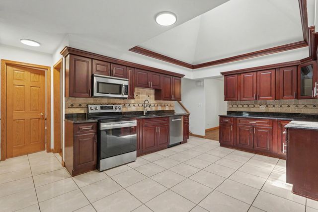 6351 W 124th Place, Palos Heights, IL 60463