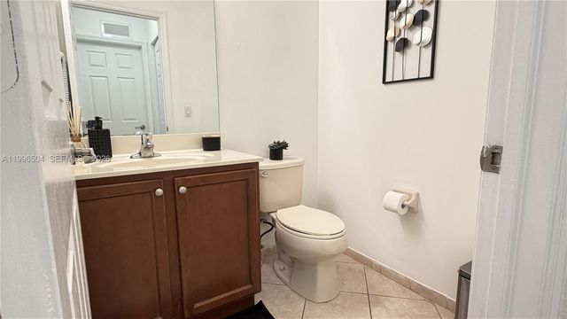 11605 NW 89th St 220, Doral, FL 33178