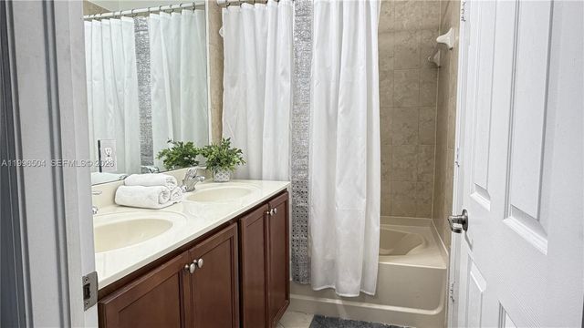 11605 NW 89th St 220, Doral, FL 33178