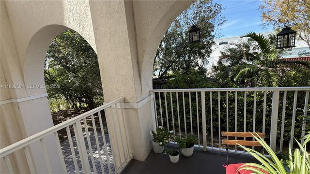 11605 NW 89th St 220, Doral, FL 33178