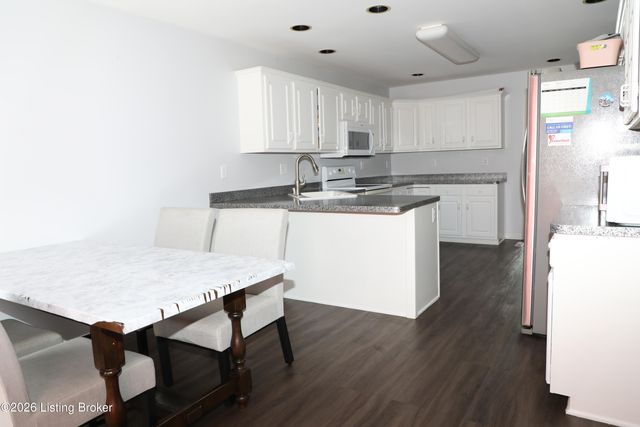 12016 Hudson View Ct, Louisville, KY 40299