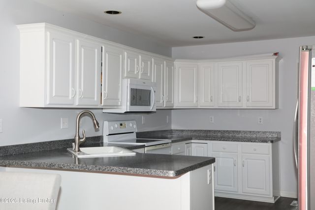 12016 Hudson View Ct, Louisville, KY 40299