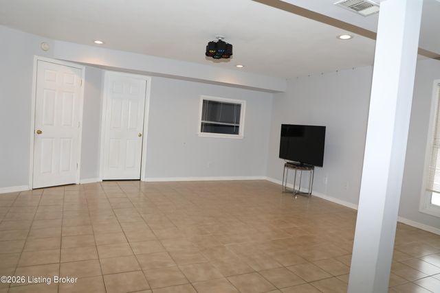 12016 Hudson View Ct, Louisville, KY 40299