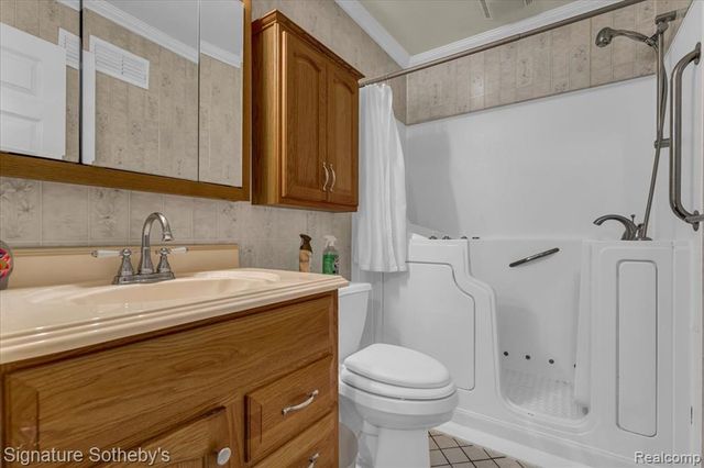 21769 Ulrich Street, Clinton Township, MI 48036