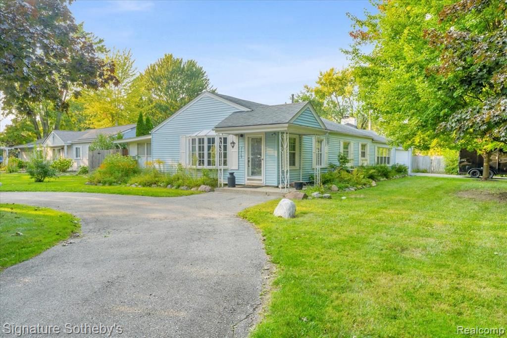 21769 Ulrich Street, Clinton Township, MI 48036