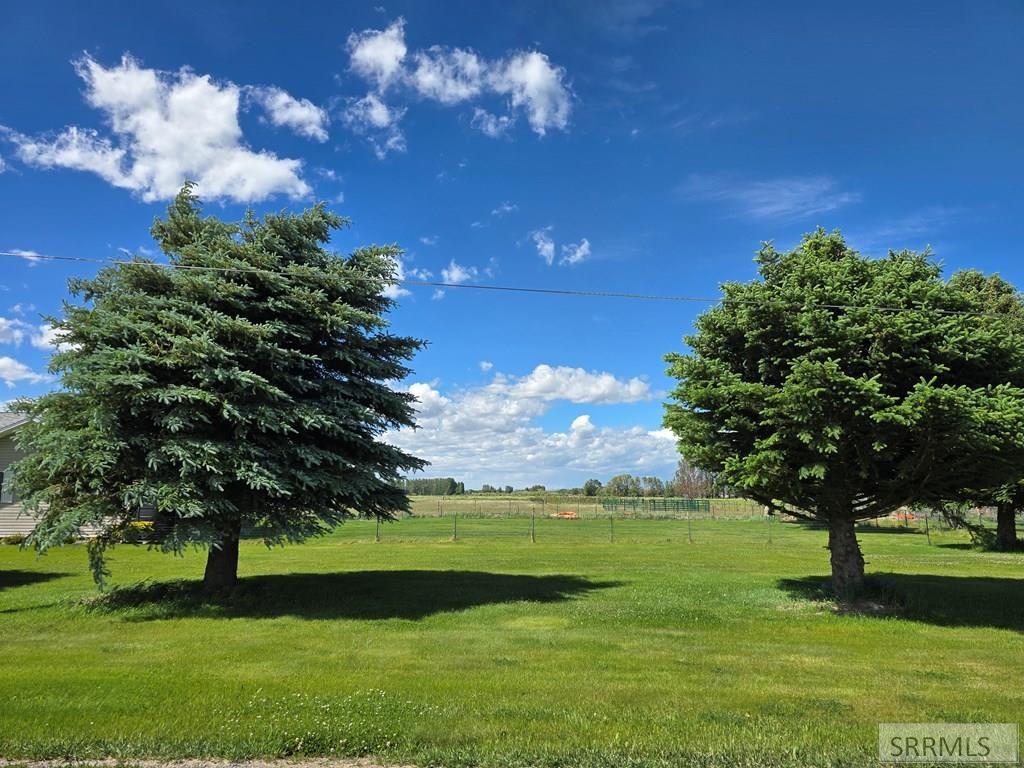 Image 2 of property listing at 3927 E 400 N, Rigby, ID 83442