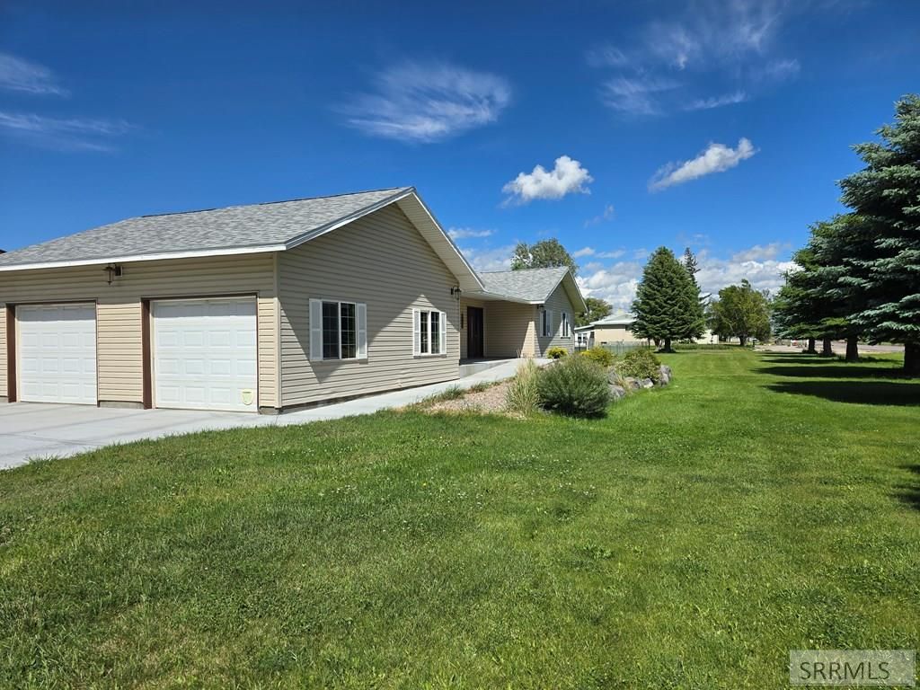 Image 6 of property listing at 3927 E 400 N, Rigby, ID 83442