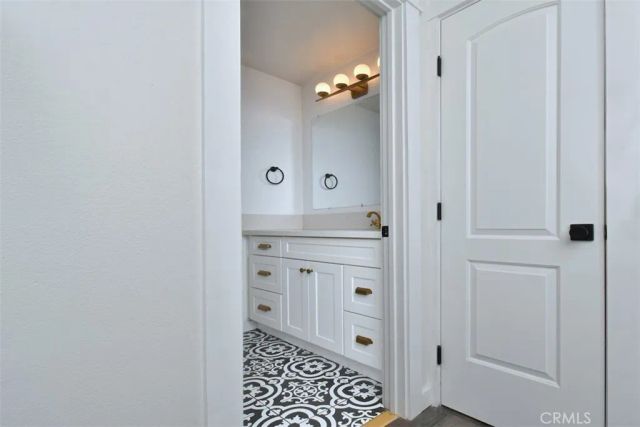 28159 Robin Ave, Saugus, CA 91350