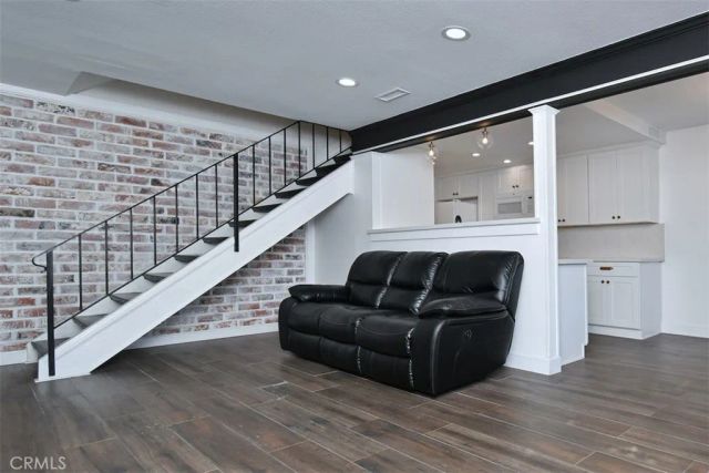 28159 Robin Ave, Saugus, CA 91350