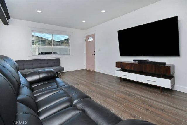 28159 Robin Ave, Saugus, CA 91350