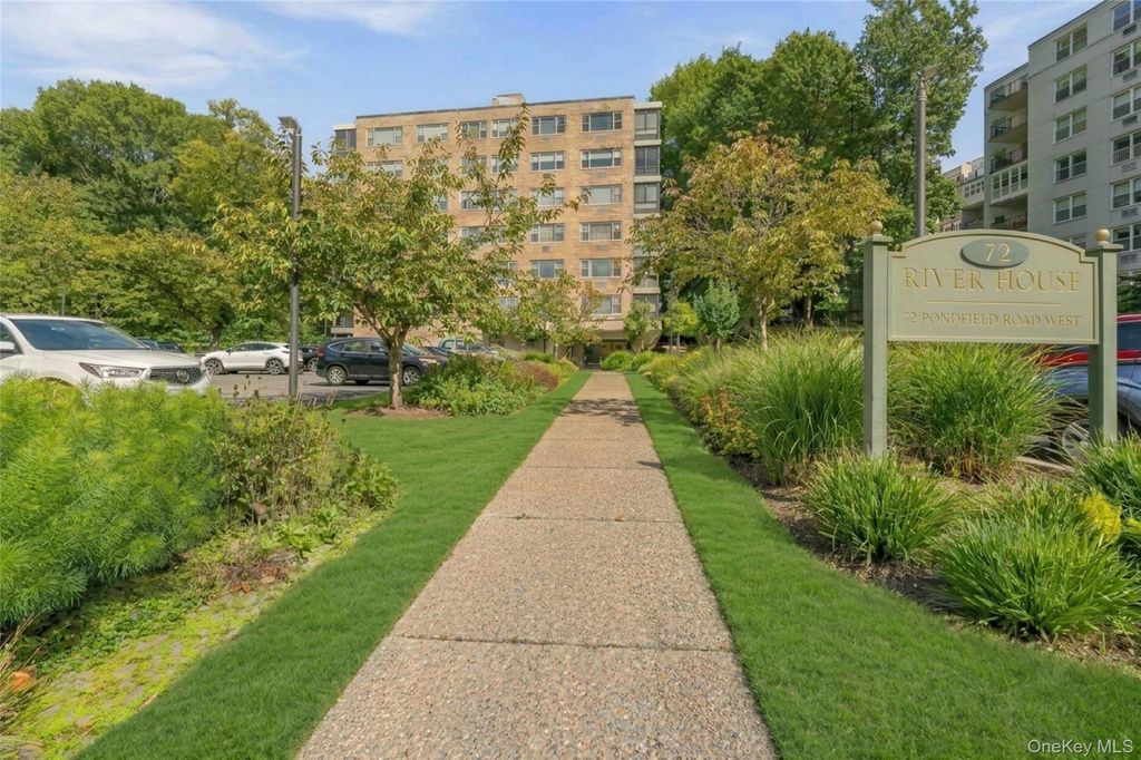 72 Pondfield Road W 4C, Bronxville, NY 10708 — exterior