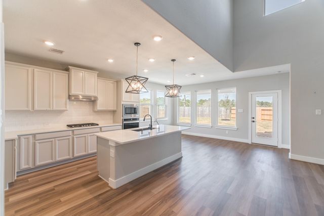 2016 Woodland Park Court, Conroe, TX 77384