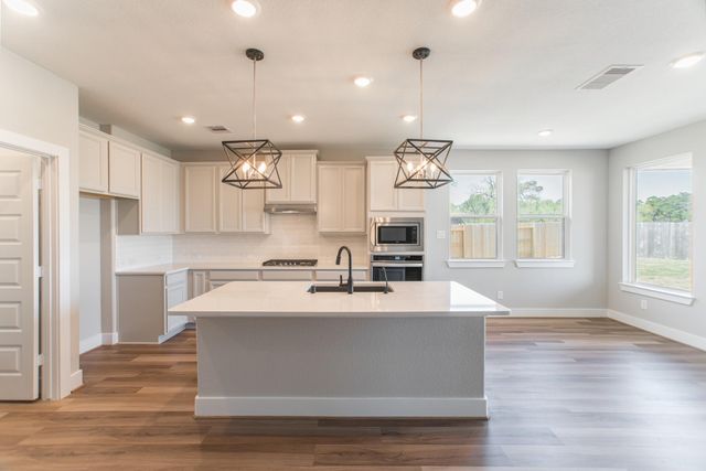 2016 Woodland Park Court, Conroe, TX 77384