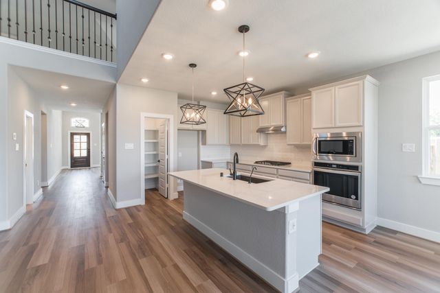 2016 Woodland Park Court, Conroe, TX 77384