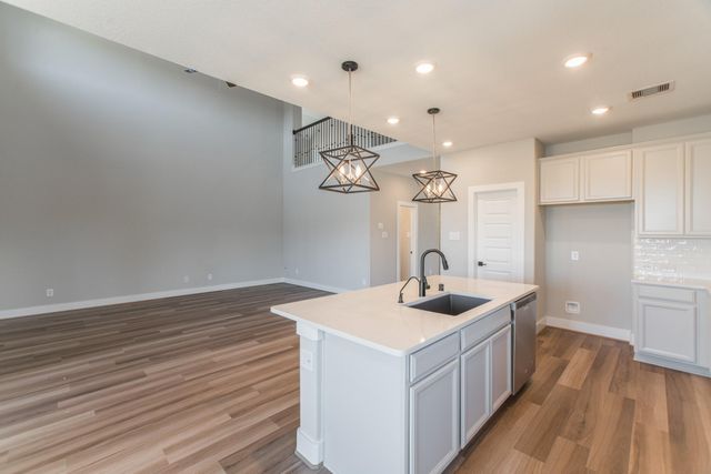 2016 Woodland Park Court, Conroe, TX 77384