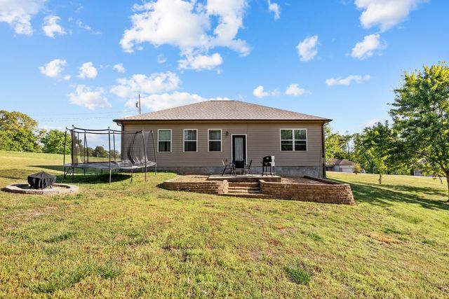 18010 Castle Ct, Bon Aqua, TN 37025