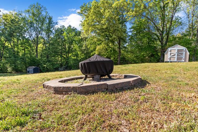18010 Castle Ct, Bon Aqua, TN 37025