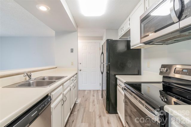 1624 Arlyn Circle D, Charlotte, NC 28213
