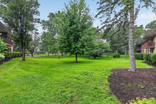 8000 Woodglen Lane 110, Downers Grove, IL 60516
