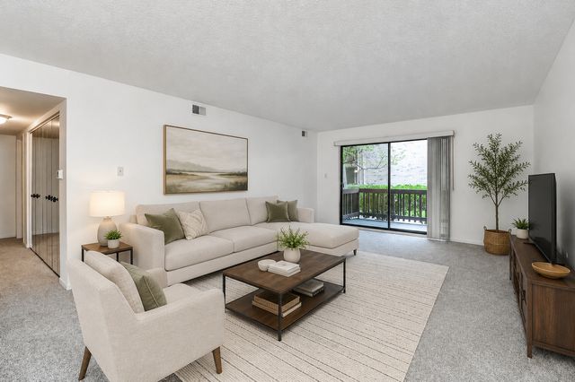 8000 Woodglen Lane 110, Downers Grove, IL 60516