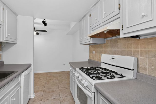 8000 Woodglen Lane 110, Downers Grove, IL 60516