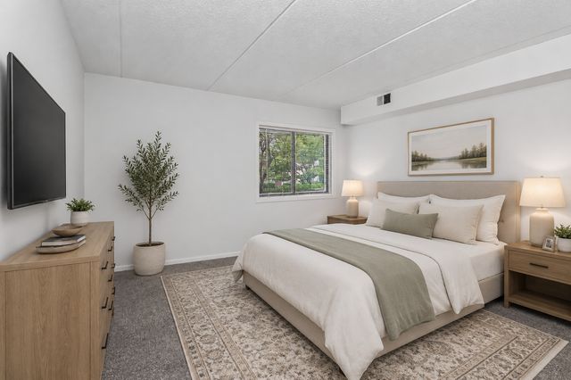 8000 Woodglen Lane 110, Downers Grove, IL 60516
