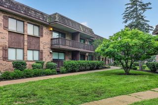 8000 Woodglen Lane 110, Downers Grove, IL 60516