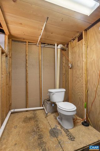 1522 HOLLAND CREEK RD, Louisa, VA 23093