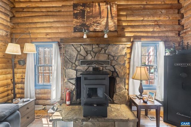 1522 HOLLAND CREEK RD, Louisa, VA 23093