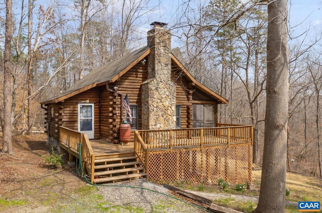 1522 HOLLAND CREEK RD, Louisa, VA 23093