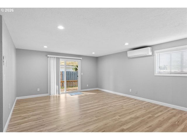 395 STARK St N, Salem, OR 97303