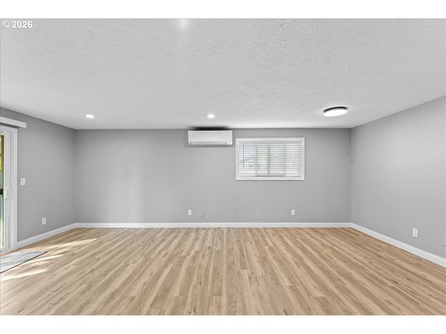 395 STARK St N, Salem, OR 97303