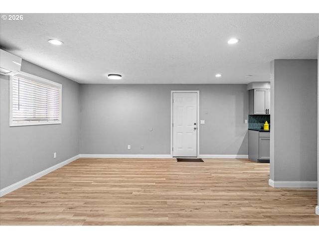 395 STARK St N, Salem, OR 97303