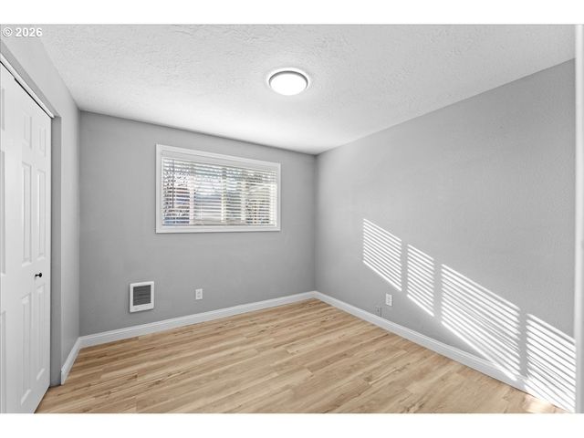 395 STARK St N, Salem, OR 97303