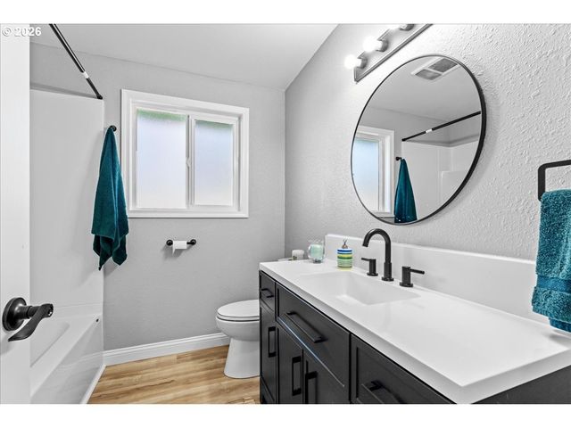 395 STARK St N, Salem, OR 97303