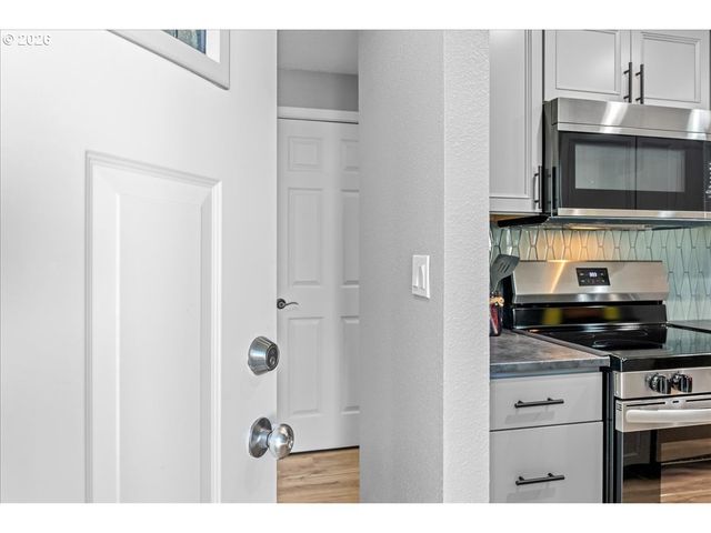 395 STARK St N, Salem, OR 97303