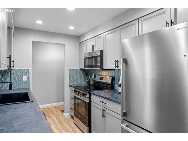 395 STARK St N, Salem, OR 97303