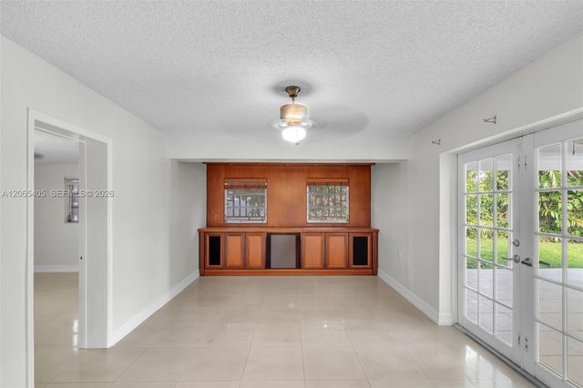 5560 W 6th Avenue, Hialeah, FL 33012